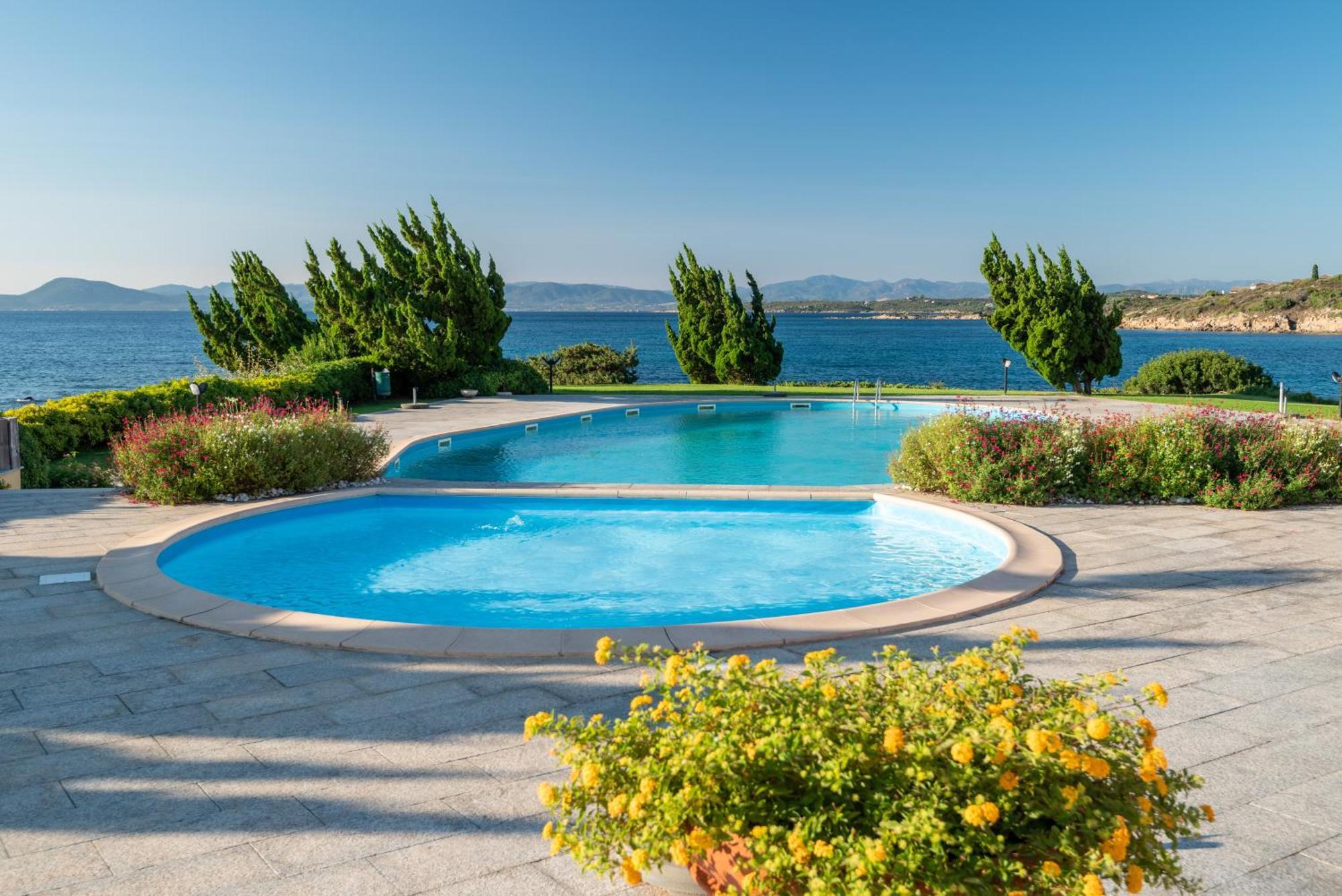 S'Abba Seafront Apartments - Your House In Sardinia Голфо Аранчи Екстериор снимка