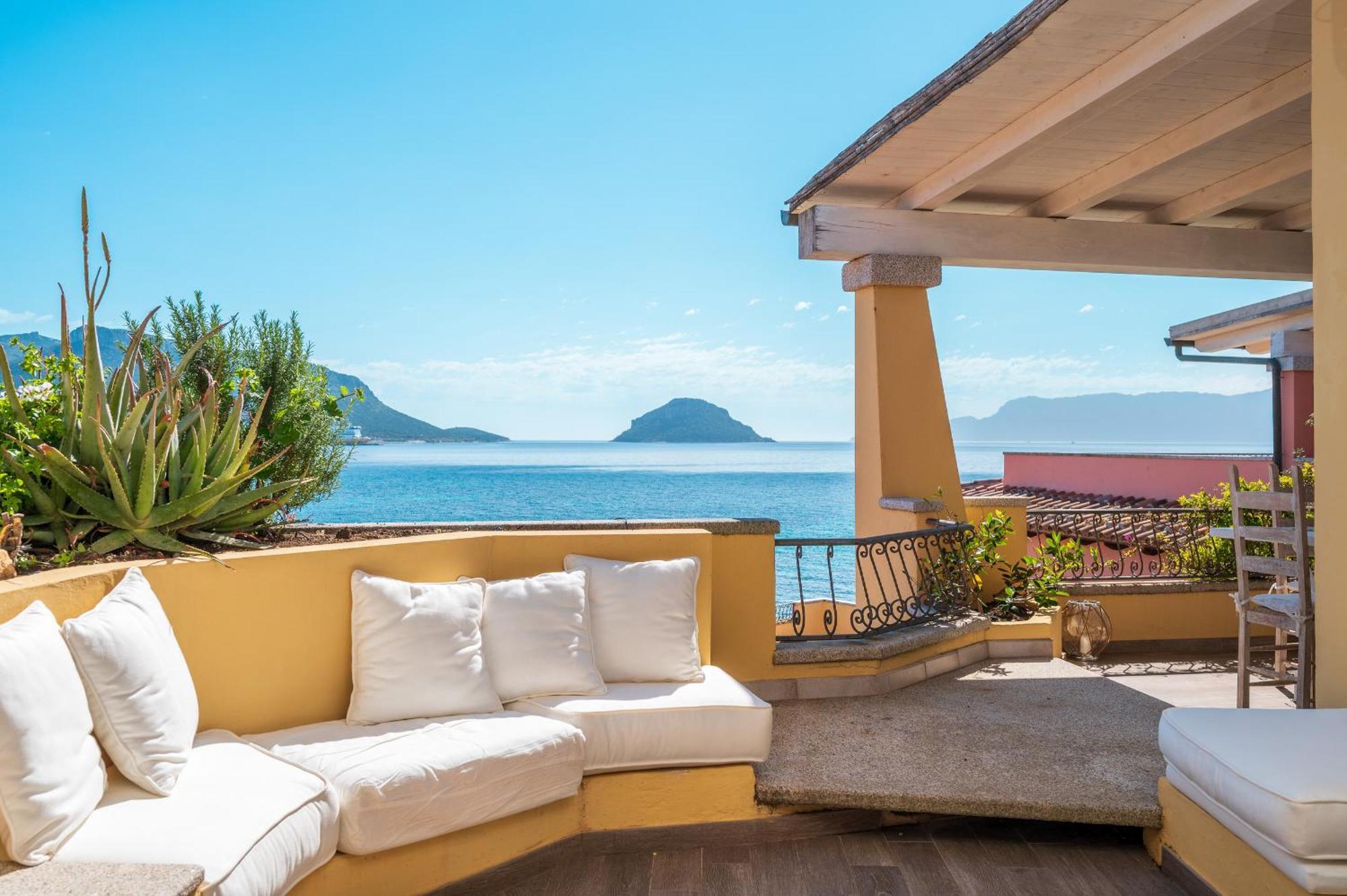 S'Abba Seafront Apartments - Your House In Sardinia Голфо Аранчи Екстериор снимка