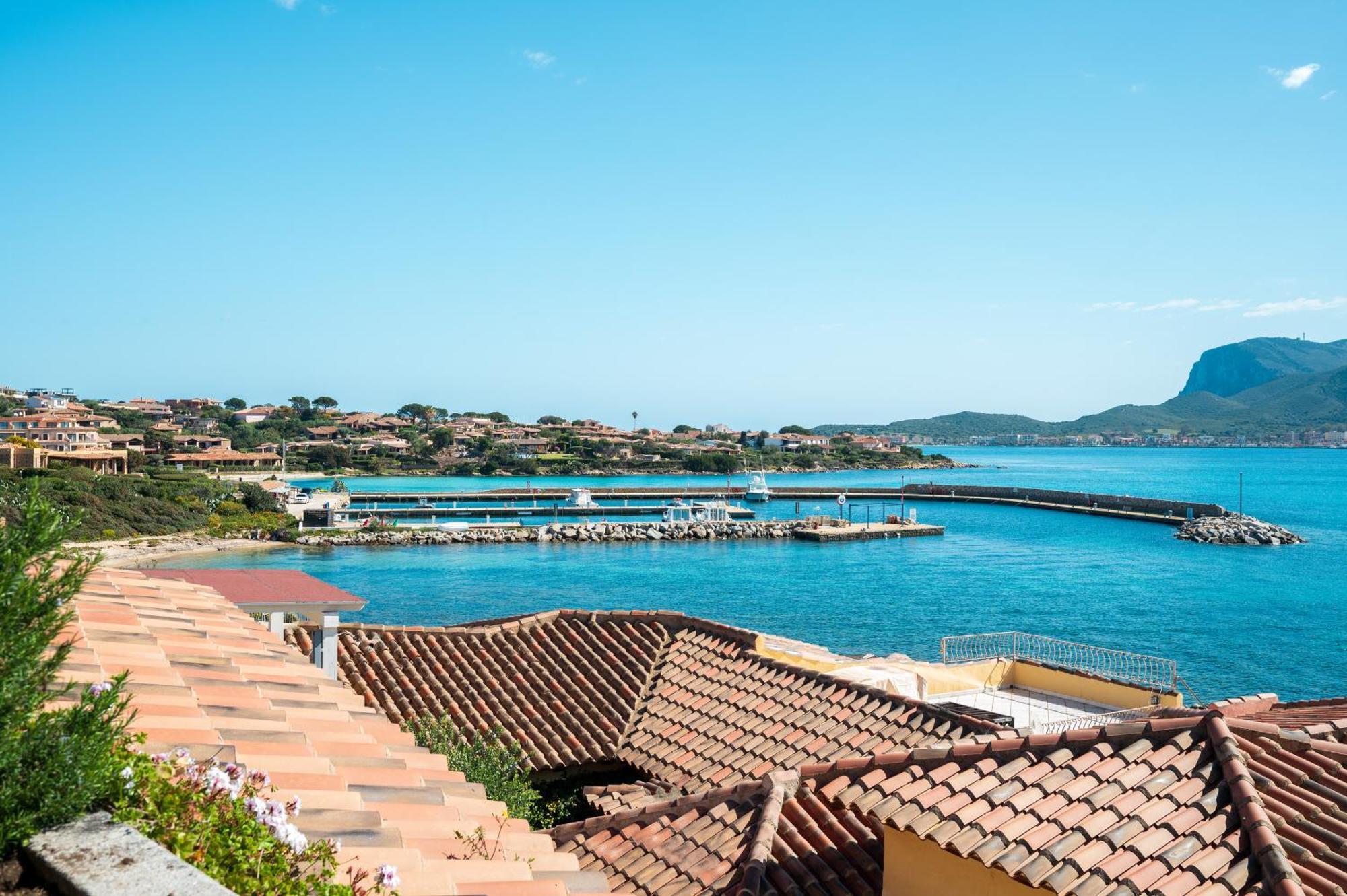 S'Abba Seafront Apartments - Your House In Sardinia Голфо Аранчи Екстериор снимка